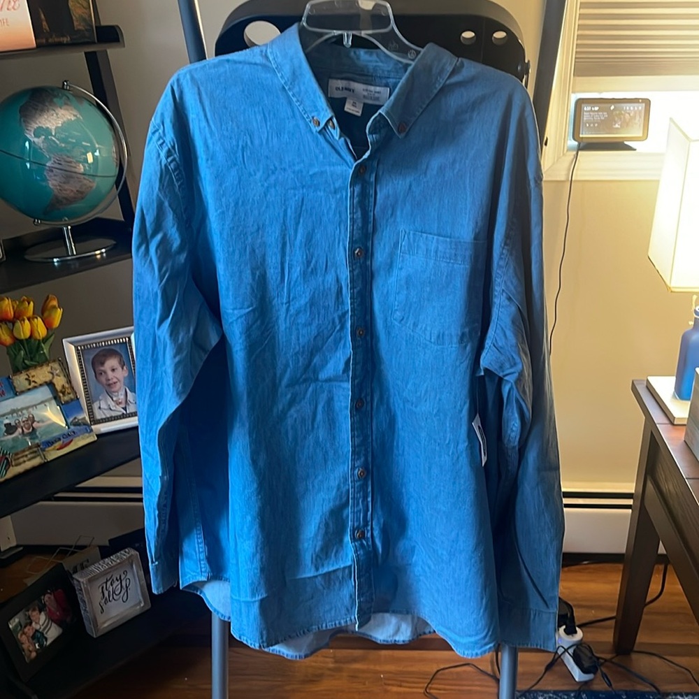 Men’s XXL-tall Chambray (denim colored) button up shirt.